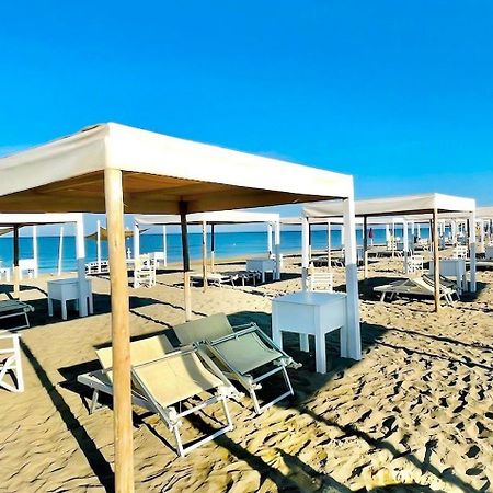Regina Del Mare Holiday Apartments Tirrenia Bagian luar foto